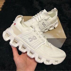 ON CLOUDSWIFT white cream running athletic training lace up shoes sz 9 new